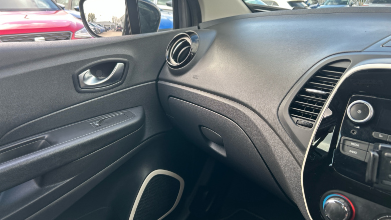 Renault Captur 0.9 TCE 90 Play 5dr Petrol Hatchback